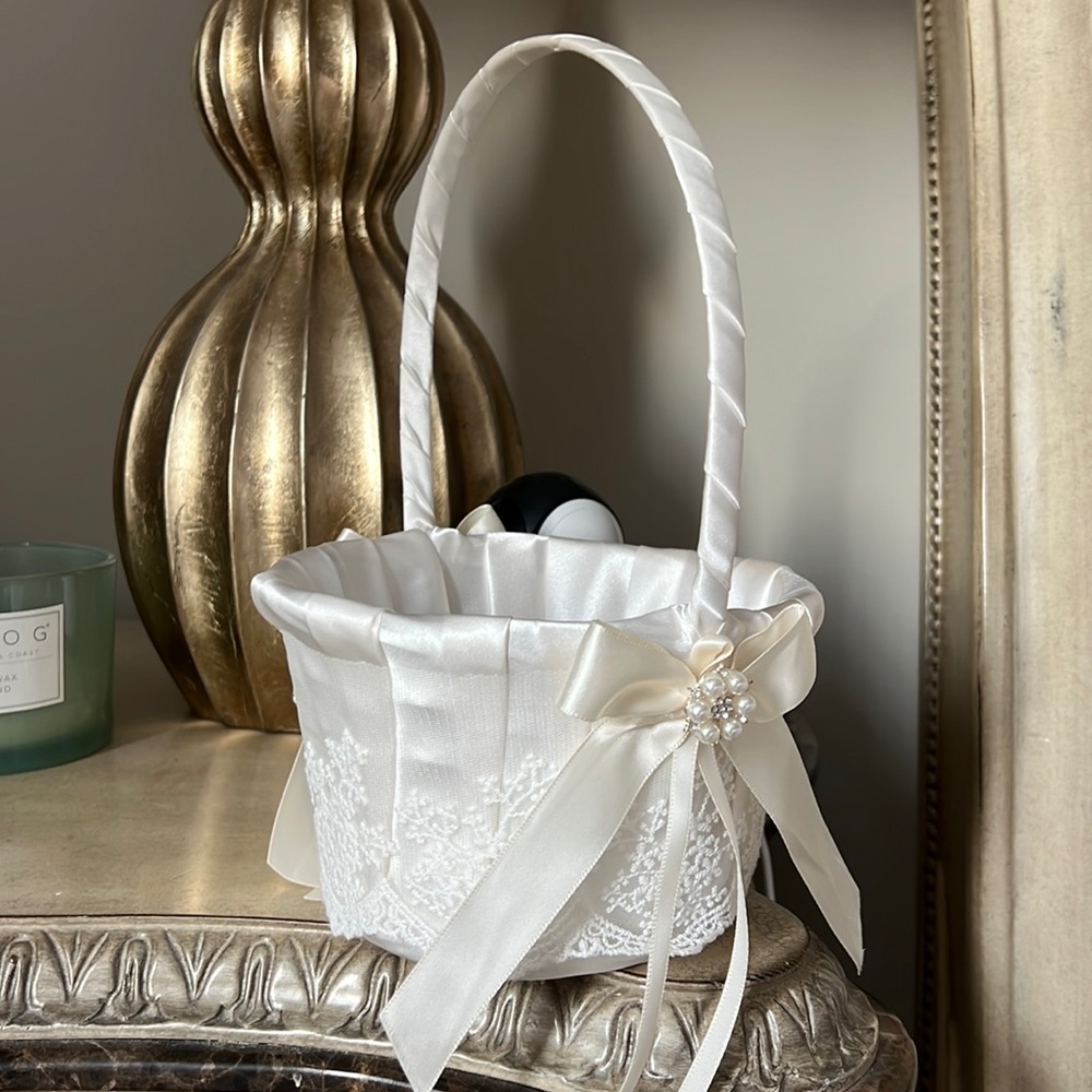 Flower girl basket like new condition. (Have 2 of them it needed)